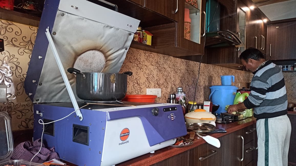 Surya Nutan- indoor cooking stove that uses the sun’s energy to cook food while being kept in the kitchen. Developed by Indian Oil Corporation.