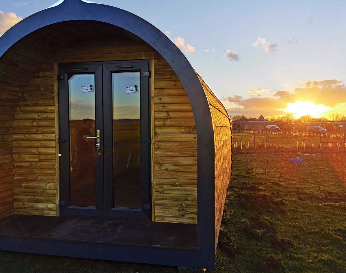OrchardViewFarm's tweet photo. So excited!🤗😁 The first of our Glamping Pods have arrived from Kingsey Kitchens! Won't be long now until you can book in 😀🎪

#Camping #Glamping #GlampingPods  #FarmCamping #supportlocal #visitbucks #lovewhereyoulive #doorstepdiscoveries #EscapeTheEveryDay @KingseyKitchens https://t.co/VSfp3W0ryi