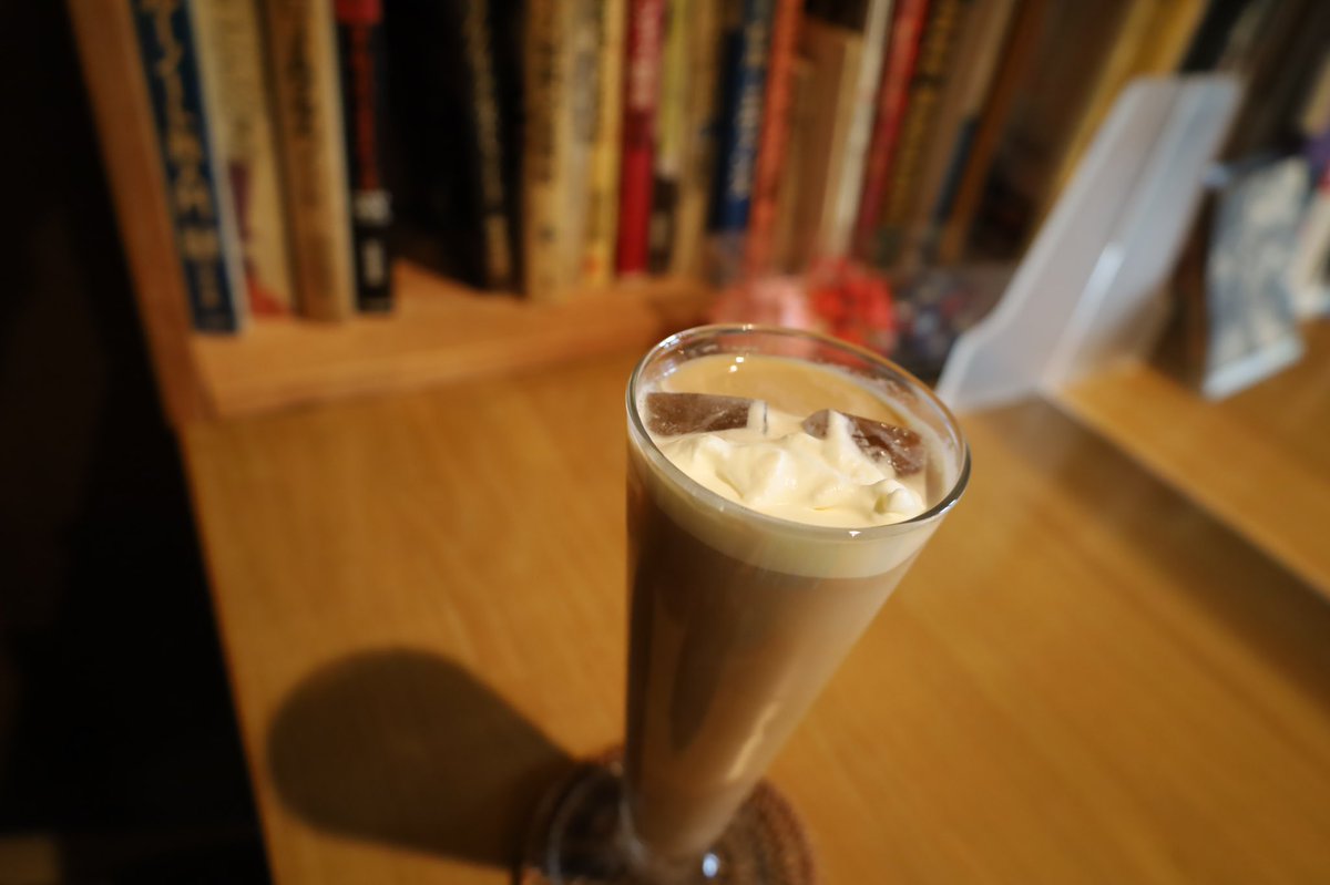 rp_eos's tweet photo. 【COFFEE JAZZ GENIUS】
神田川沿いにあるジャズ喫茶&amp;バー。
音楽xカフェラテと、和やかなお店の方の雰囲気がとてもすきでした。
これからの季節、神田川散歩の休憩にいいですね。

▼参考
https://t.co/2QTfcdkfsY

#写真好きな人と繋がりたい
#ジャズバー #ジャズ喫茶 https://t.co/DryXhKAHec