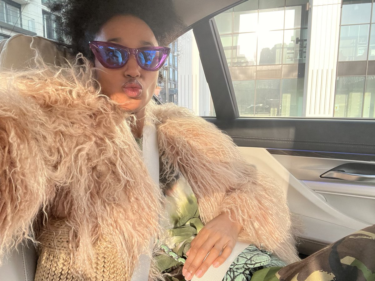 Julia Sarr-Jamois tweet media