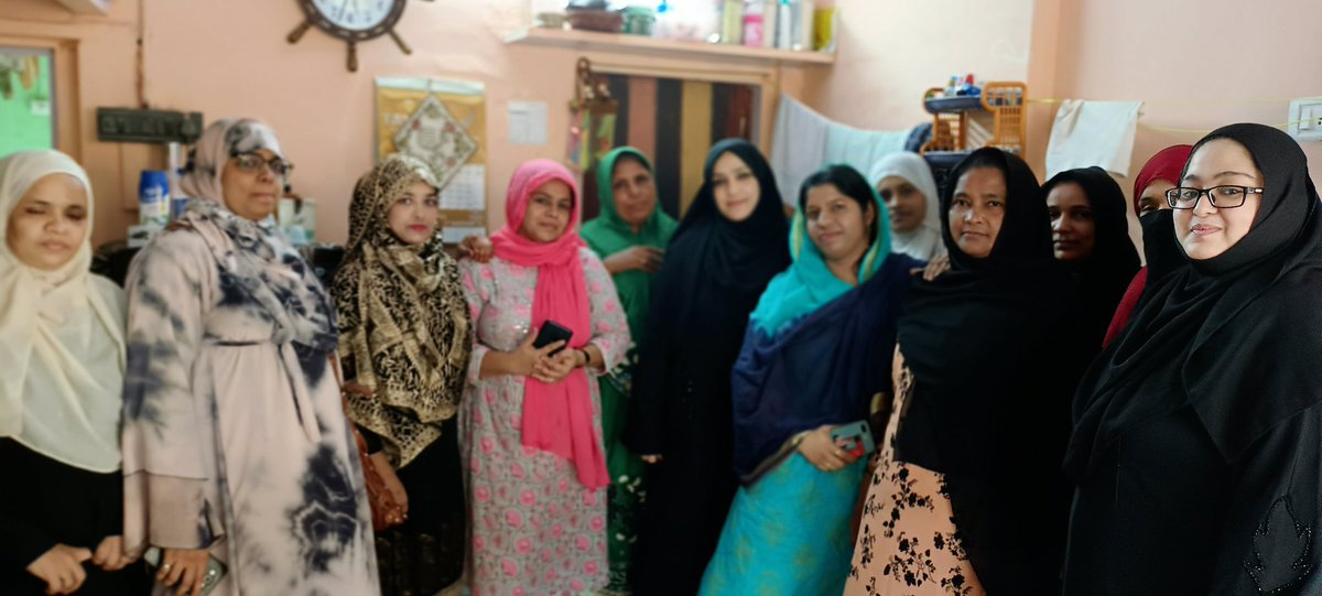 farzanaskmim's tweet photo. AIMIM पश्चिम जिला कार्यकारी अध्यक्ष फरज़ाना काज़ी और उनकी महिला टीम में की मौजूदगी में सकीना सिद्दीकी का जन्म दिवस मनया। https://t.co/IXnVt6IyDW