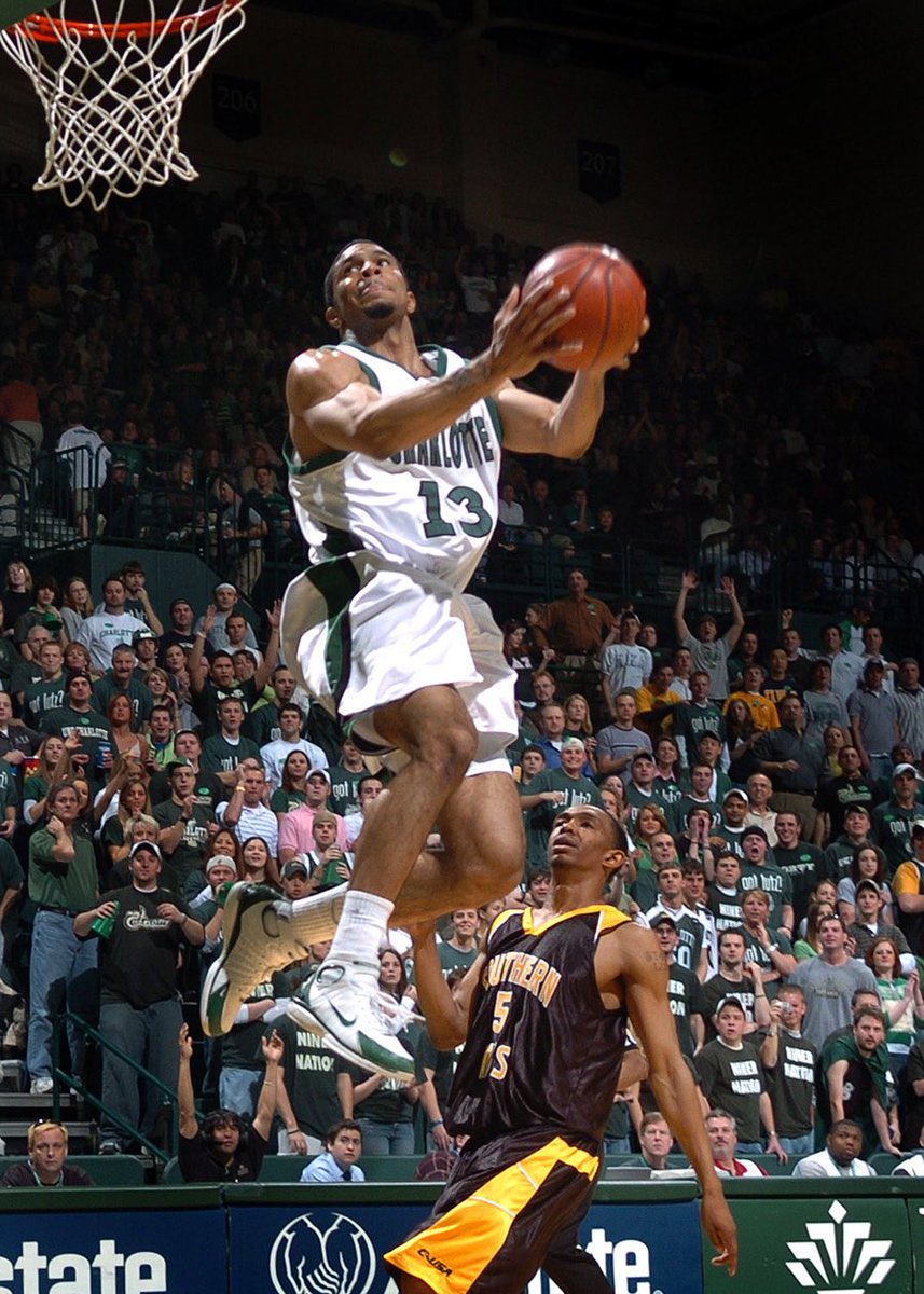 RandomMMadness's tweet image. Eddie Basden: Charlotte
Appearances: 2002, 2003, 2004, 2005
#MarchMadness  #NCAAM #Charlotte #CUSA