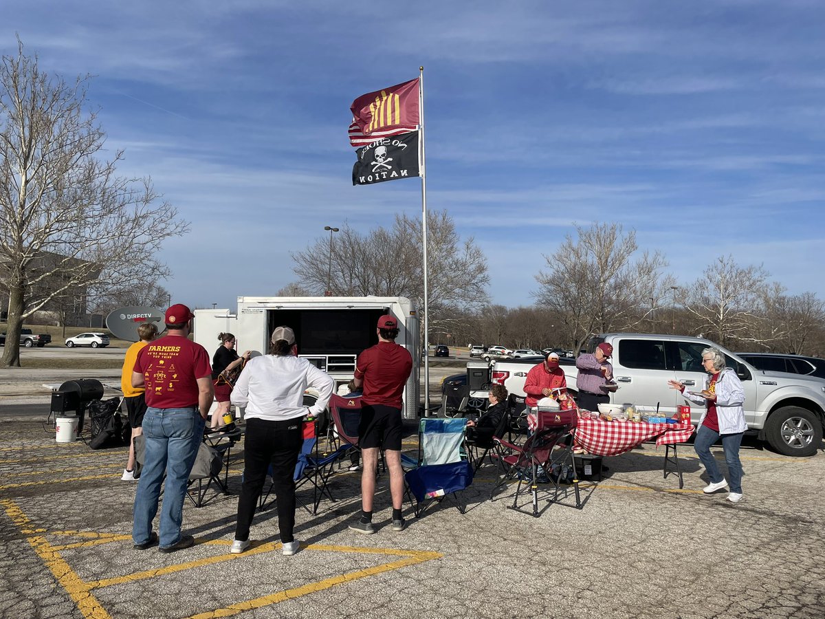 MeggerSchon's tweet photo. @KyleOppenhuizen @CycloneWBB @CycloneMBB It was a great day for a tailgate! https://t.co/cA1UHzj4Vv