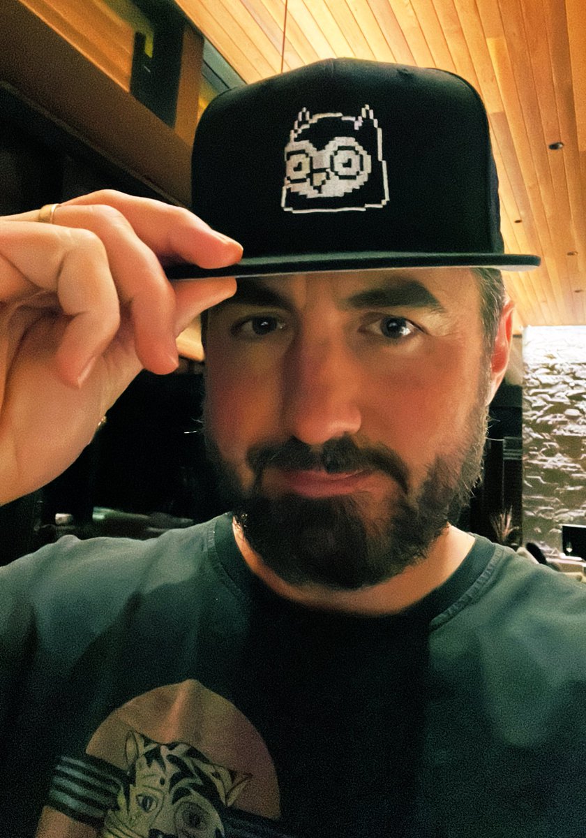 kevinrose's tweet image. New @moonbirds_xyz swag. Drop coming in April 🙏🦉