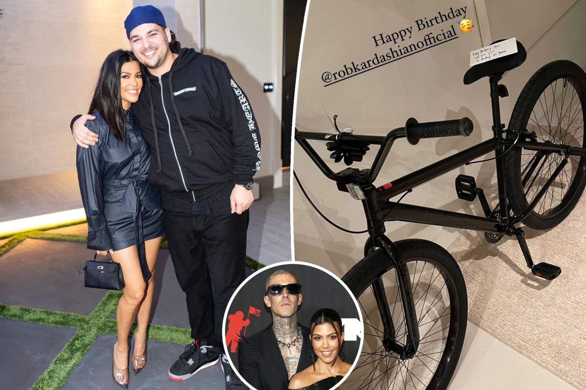 Page Six on Twitter "Kourtney Kardashian and Travis Barker buy Rob an(01)