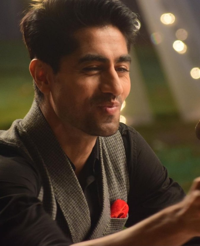 NaruemonHCFans's tweet photo. @ChopdaHarshad "The best of words...friendship..
 Even if we haven't met..
 But it never fades from my heart..
 Love and care. Sending my heart to miss everyone" 😘😘
 Hello Monday, fresh, bright, cheerful, smooth work, kiss 😘😘❤️❤️❤️❤️ #HarshadChopda #NaruemonHCFans🇹🇭 #HCFans🇹🇭 https://t.co/G9y3lHccJc