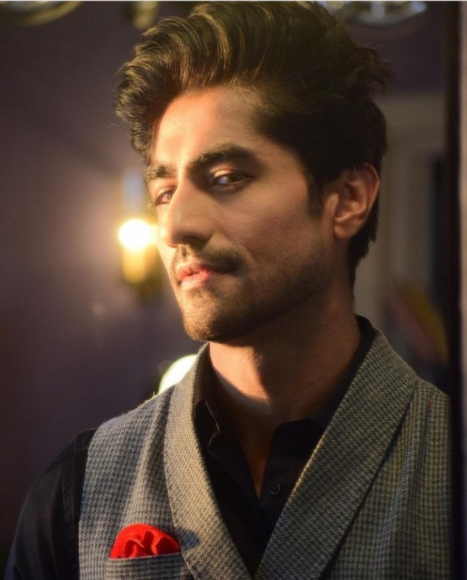 NaruemonHCFans's tweet photo. @ChopdaHarshad "The best of words...friendship..
 Even if we haven't met..
 But it never fades from my heart..
 Love and care. Sending my heart to miss everyone" 😘😘
 Hello Monday, fresh, bright, cheerful, smooth work, kiss 😘😘❤️❤️❤️❤️ #HarshadChopda #NaruemonHCFans🇹🇭 #HCFans🇹🇭 https://t.co/G9y3lHccJc