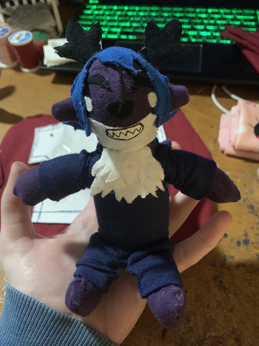 acesudraws's tweet photo. Finished this tonight, a lil plush for my and of my lil baby bear cub. 💝💗💜
.
{#plush #sewing #dollmaking} https://t.co/TjjalXTz1I