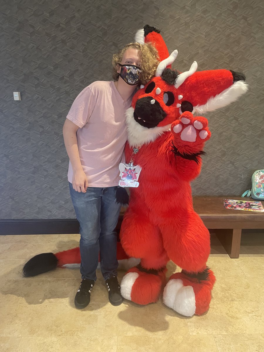 all_yeened's tweet photo. If anyone knows this fursuiters @ please let me know, they were adorable!! https://t.co/aFkuLuak7K