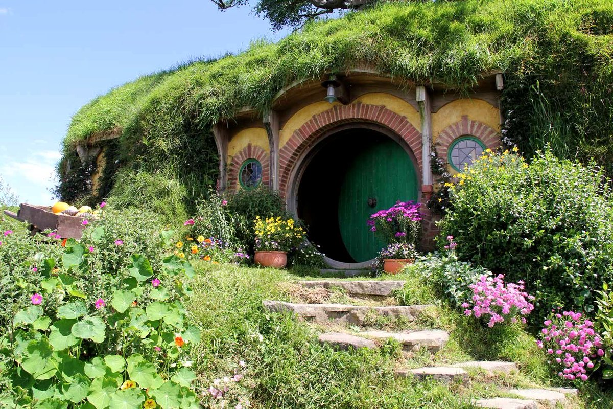 bestoftolkien's tweet photo. “it was a hobbit-hole, and that means comfort.” https://t.co/VmNhLrIMSM