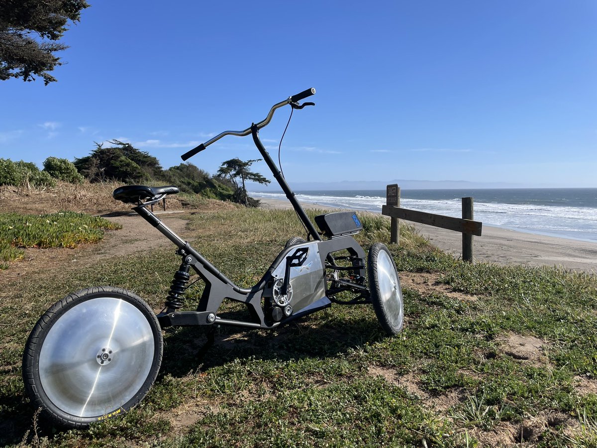 nardopolo's tweet photo. Quick stop for MLM shots on a short Cali trip to drop it off for upgrades. #flytheearth $fuv https://t.co/g9q7Gl2NEZ