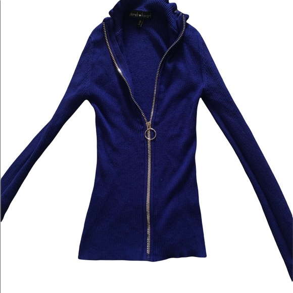 KarenMi69296900's tweet photo. So good I had to share! Check out all the items I'm loving on @Poshmarkapp from @MGSnyder12172 #poshmark #fashion #style #shopmycloset #derekheart #loft: https://t.co/3zGqLlwk94 https://t.co/JURVuw7dHP