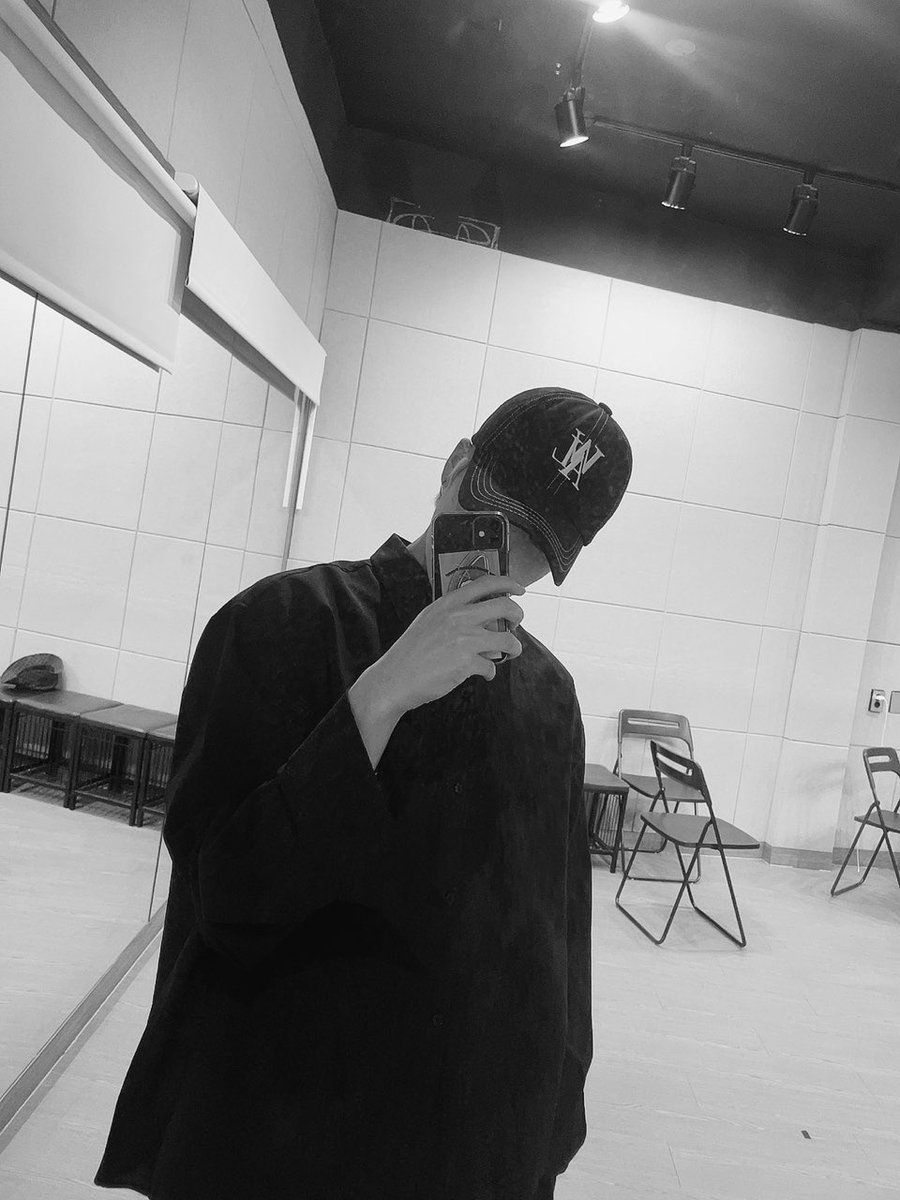 KINGDOM_peru's tweet photo. 『 TWITTER | «21.03.22»』

[LOUIS👑]

<Hola-rong>

Gracias por estar hasta altas horas de la noche ❤️

#KINGDOM #킹덤 #LOUIS #루이

@KINGDOM_GFent

Esp: @KINGDOM_peru https://t.co/5Cf2NbZ1hS