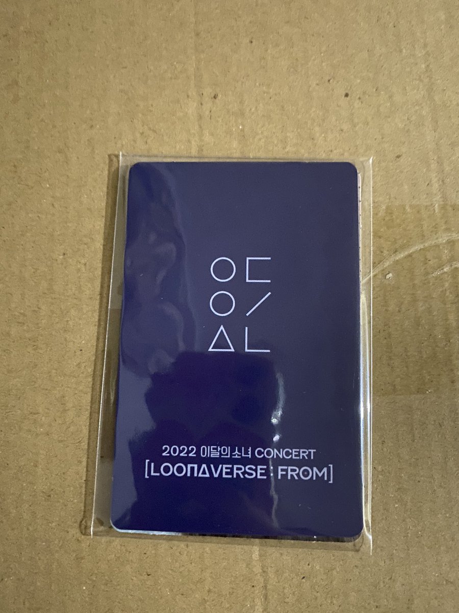 ejiahz's tweet photo. nilagay lang sa sleeves yung tc 😭 akala ko same packaging sa tbz tcs ang enjoy iunseal pag ganun hhhh https://t.co/swsLT6xVQi