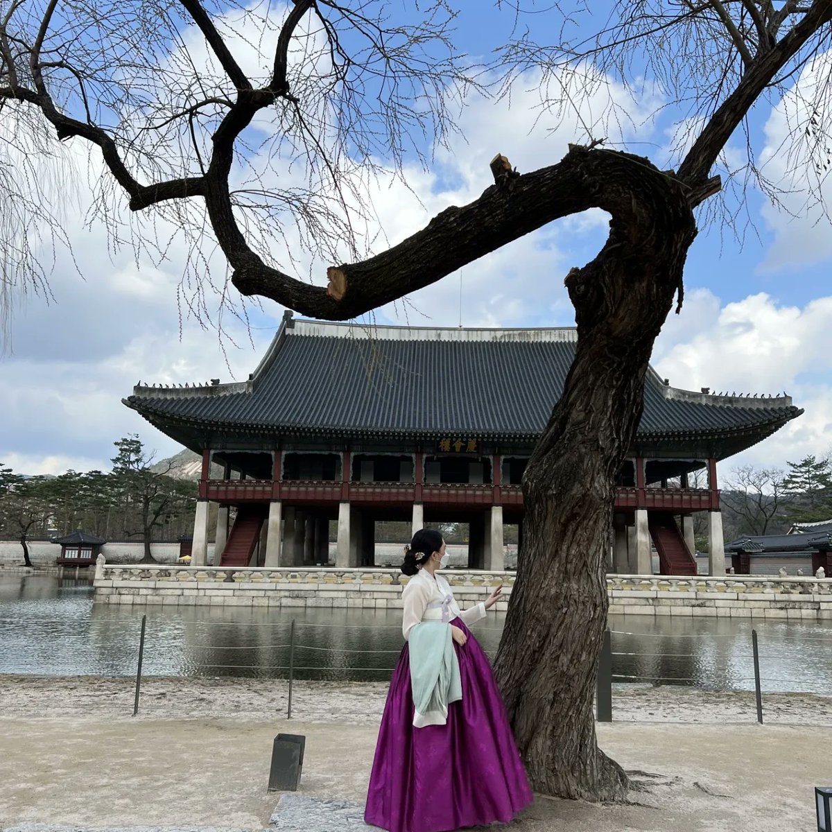 jmlee701's tweet photo. 어제자 근황:거진 한 달 만의 휴일이라 한복 대여해서 친구들하고 놀러감 https://t.co/O3cDxH6CqU