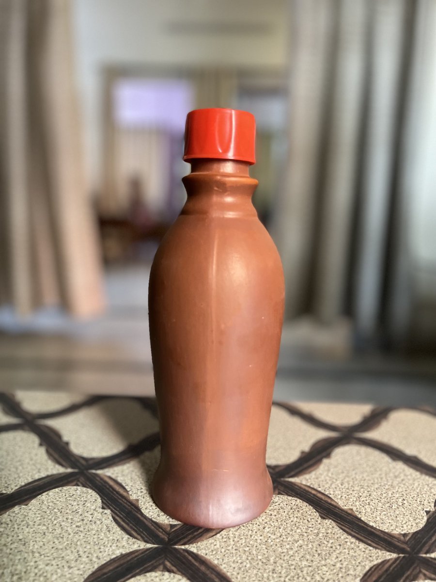 drshalinisdiet's tweet image. Handmade clay bottle. Self cooling. Eco friendly. Trying for the first time. 
#ThinkEnvironment