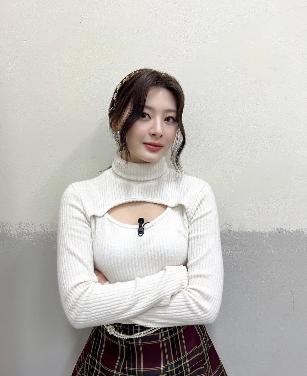 seeunpics's tweet photo. dream girl https://t.co/r1iaW0GrdI