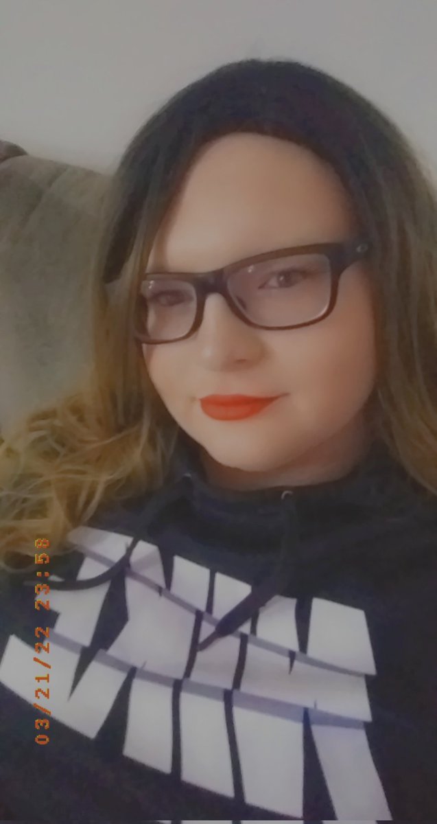 Sara Holland’s pics and videos