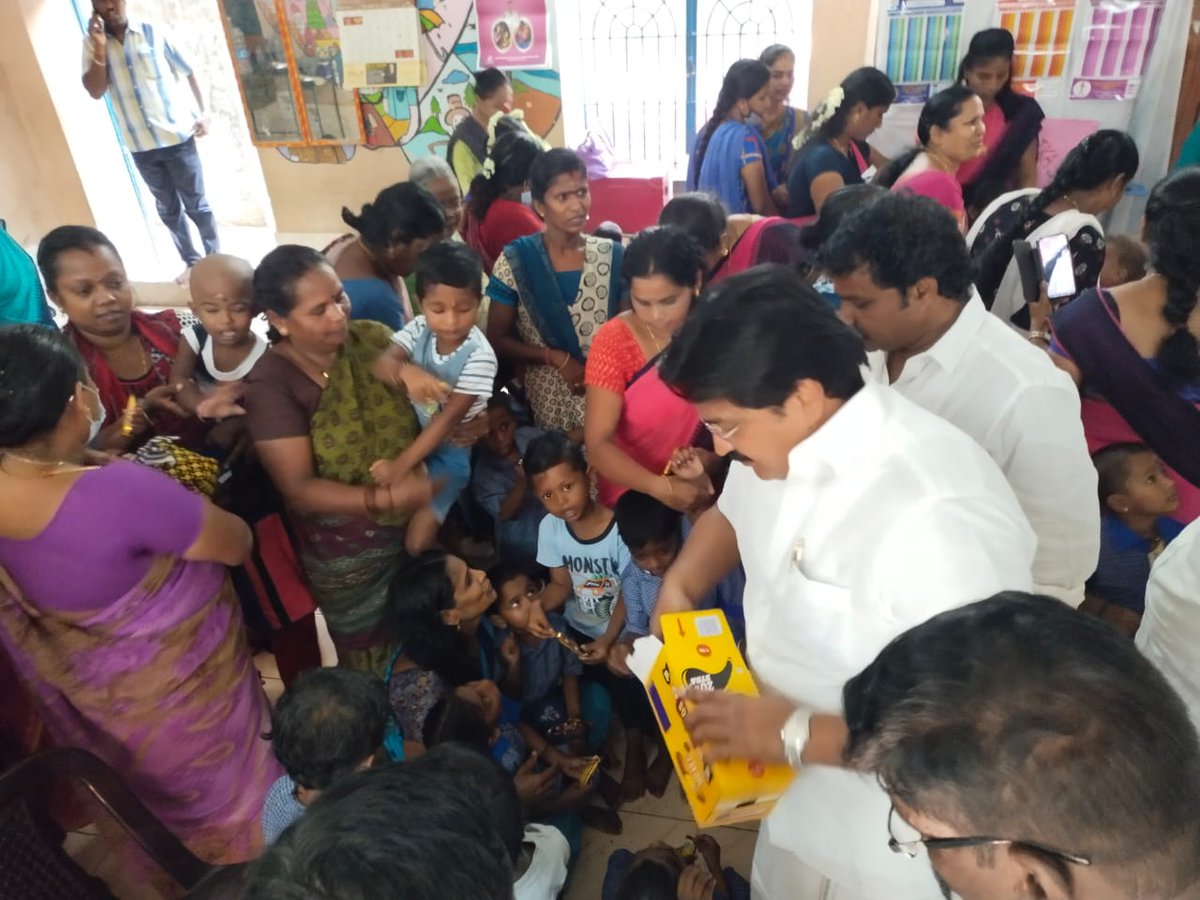 Hassan_tnpyc's tweet photo. தமிழ்நாட்டின் சிறார்கள் ஊட்டச்சத்து மிக்க, சரியான எடை, சரியான உயரம் உள்ள பிள்ளைகளாக இருக்க வேண்டும். மாண்புமிகு @CMOTamilnadu  அவர்களின் அறிவுறுத்தலின் பேரில் இன்று அங்கன்வாடி பள்ளிகளில் பிள்ளைகளின் பரிசோதனை மேற்கொண்டோம்.
#NammaVelachery
 திரு பாஸ்கர் திரு பார்த்திபன் பங்கேற்றனர் https://t.co/YnXqKX5ueq