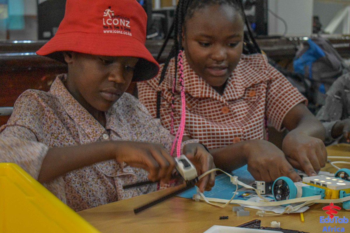 Edutab_Africa's tweet photo. We had a playful learning weekend at @iCONSHUB2 , Kisii. The focus was using #Robotics, #Coding, n #Microscopy to support social and emotional skill development for children in a joyful, meaningful, active, engaged, and iterative manner. #SEL #STEAM #Math #Arts #MicroscopyMonday https://t.co/pxloyRYC0x