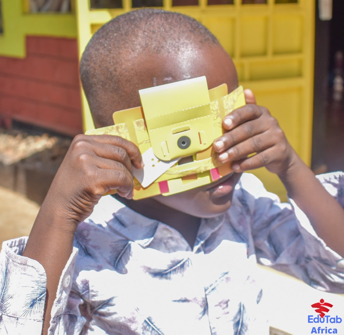 Edutab_Africa's tweet photo. We had a playful learning weekend at @iCONSHUB2 , Kisii. The focus was using #Robotics, #Coding, n #Microscopy to support social and emotional skill development for children in a joyful, meaningful, active, engaged, and iterative manner. #SEL #STEAM #Math #Arts #MicroscopyMonday https://t.co/pxloyRYC0x