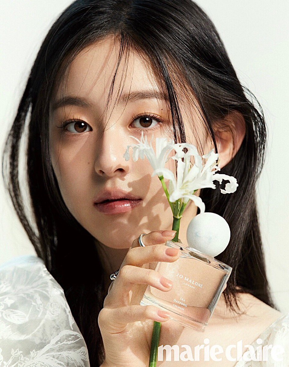 PARKJIHUPH's tweet photo. #박지후 with jo malone london HQ still for marie claire korea's april issue https://t.co/xsBX7doM77