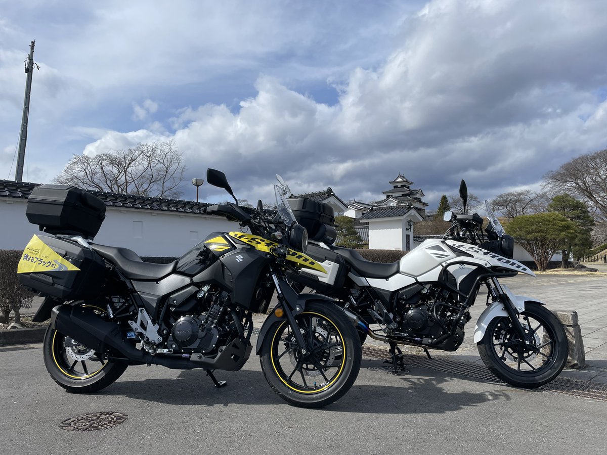YUMANJP's tweet photo. 本日、Vストの民さんから
「vスト旅するフラッグ」を受け取りました😆嬉しいです！お忙しい中時間を調整していただきありがとうございました
感謝いたします🙇‍♂️

黄色いフラッグは次の方を探す旅にでます😁
#vスト旅するフラッグ
#Vストローム
#福島県
#白河
#小峰城 https://t.co/2wfaVR0XZ7