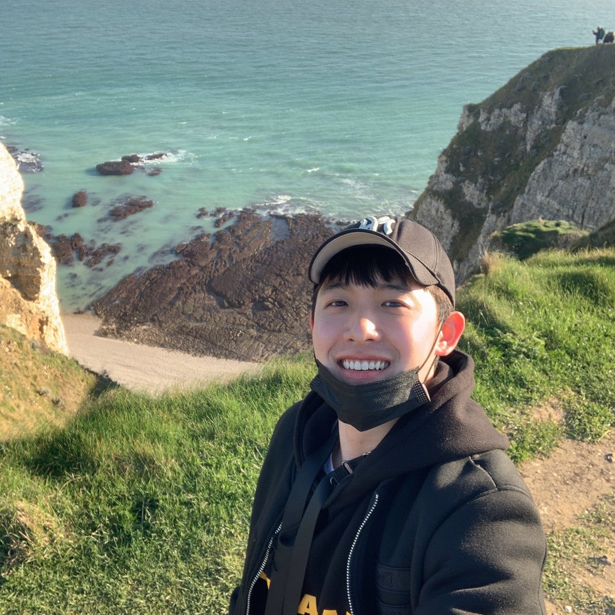 crazyboy_91's tweet photo. #프랑스 #france #2
#노르망디 #normandie 
#에트르타 #etretat
#코끼리절벽 #알바트르해안
#셀카 #selfie https://t.co/BgZjEOJNJk