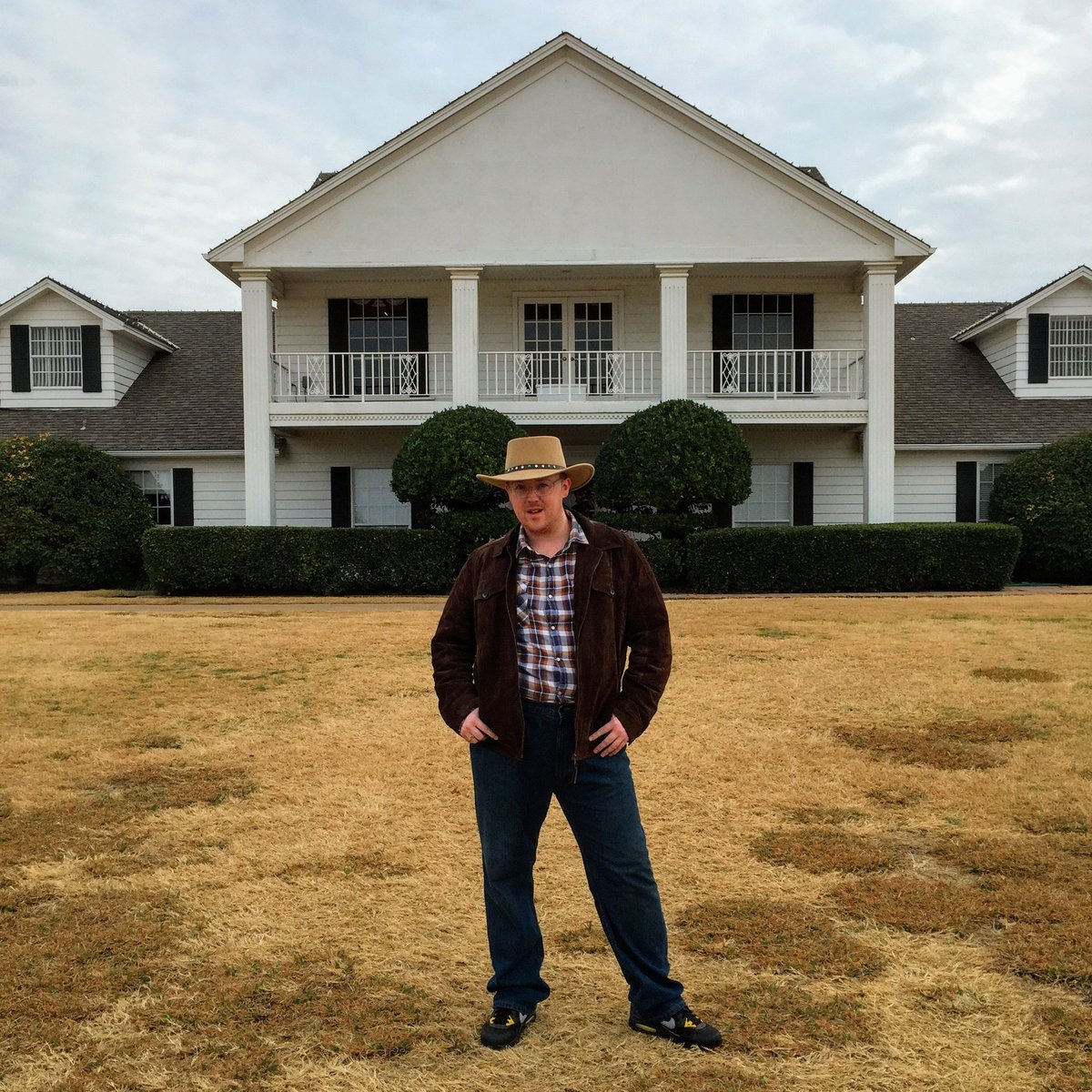 _Normski's tweet photo. Please sign and share! I had one of the best days of my life ever at Southfork Ranch and would be devastated if it were to be redeveloped. #savesouthfork https://t.co/TzCdylHI5p
