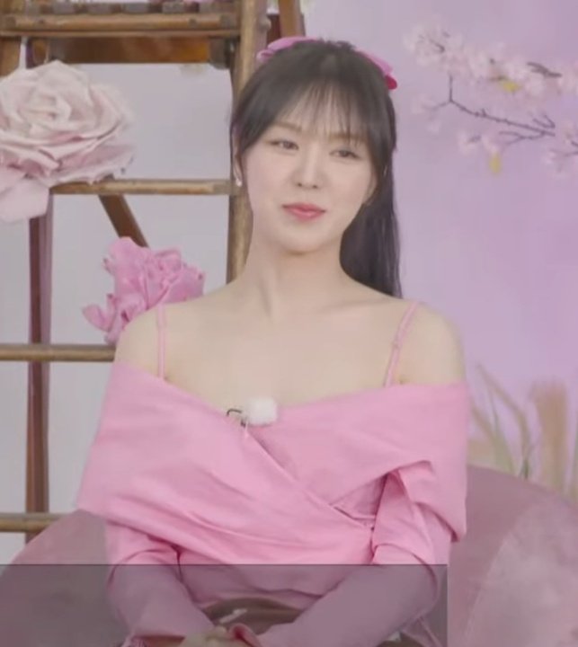 SSWLOOKS's tweet photo. Look at HER SO PRETTY✨✨ https://t.co/BedgU6XlKV