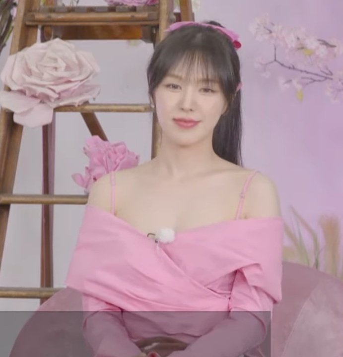 SSWLOOKS's tweet photo. Look at HER SO PRETTY✨✨ https://t.co/BedgU6XlKV