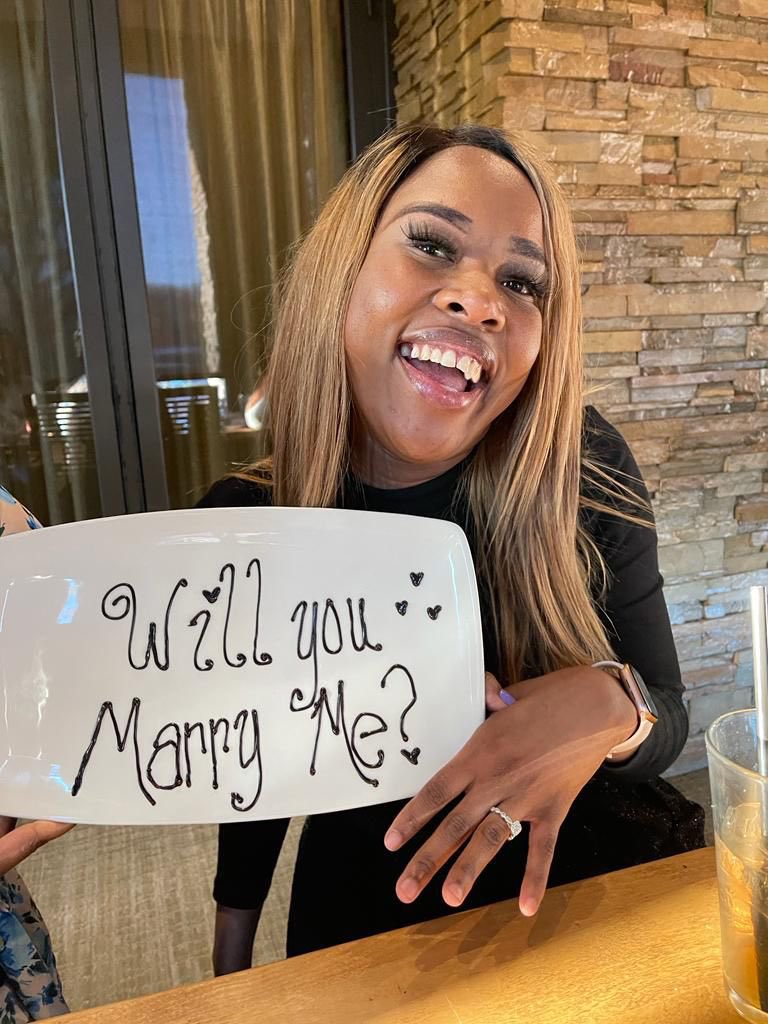 Zihlobo. Indaba ezinhle.