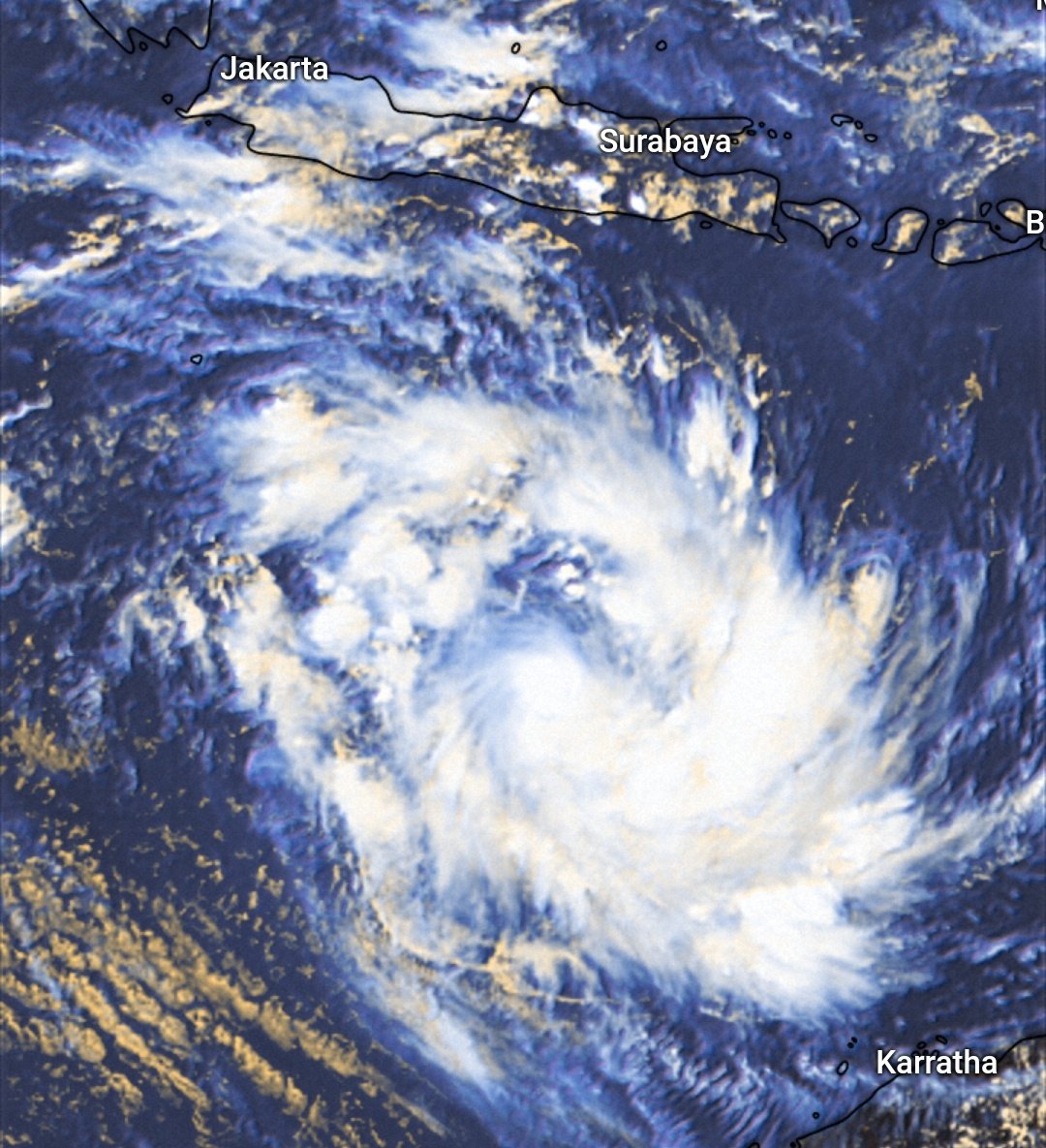Update Posisi Siklon Tropis 21S fi selatan Jatim siang ini. dalam 2-3 hari kedepan wilayah Jawa, Bali, NTB, dan NTT dimungkinkan terimbas adanya gangguan cuaca efek dari siklon 21S. Waspada potensi bencana #Hidrometeorologi #banjir #Longsor #anginkencang