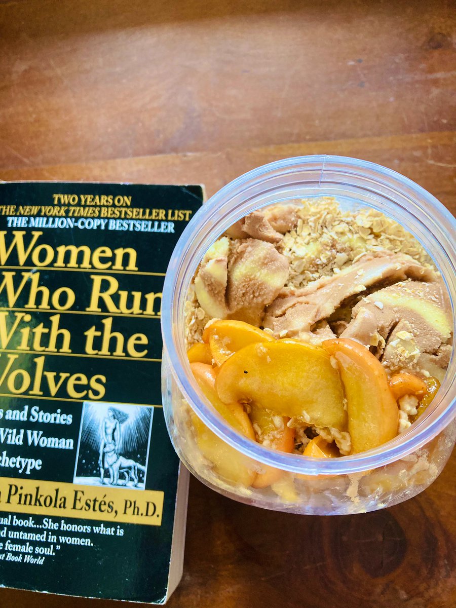 TomesReader's tweet image. This hot munday-ne feels like a Sundae. Got Soy Ice cream all the way  from KANDY.
Made my self an Oat Soy Ice cream Sundae with caramelized apples for brunch. #Oatnotes #Oatgloats