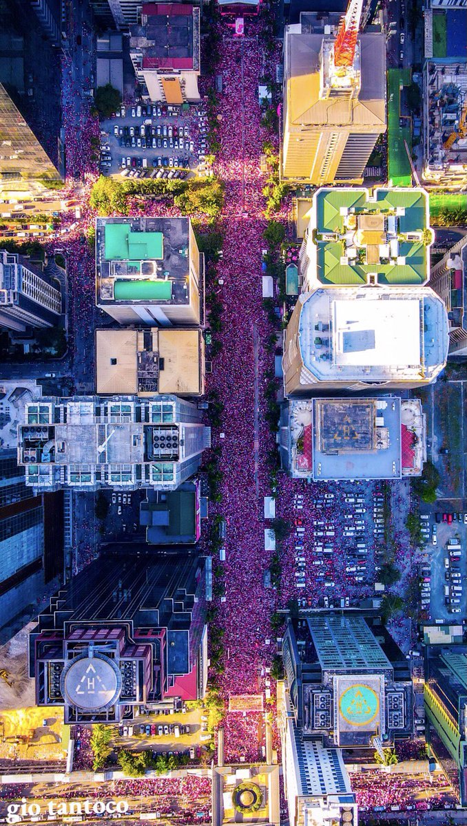 tightsarntpants's tweet photo. How did the crowd exceed the 80k capacity of Emerald Avenue? Well the crowd spilled over into Ruby Road, Garnet, Julia Vargas, and even parking lots. 

📸: @giotantoco https://t.co/7Ee68Yw4y1