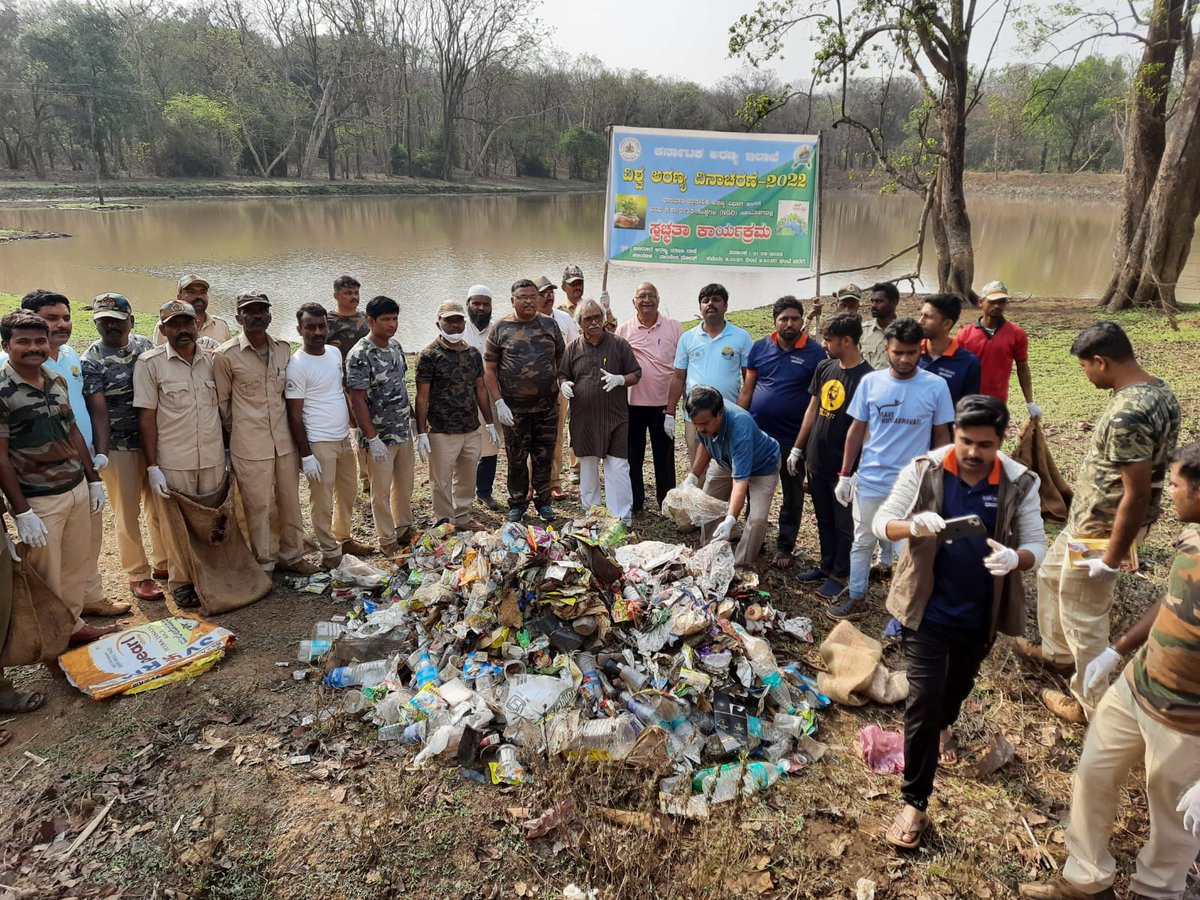 DharwadForest's tweet photo. On the ocassion of #internationaldayofforests @DharwadForest conducted #cleanlinessdrive in Banadur forest area with active involvement of civil society
@aranya_kfd
@varthabhavan 
@DC_Dharwad 
@HdmcHubliDwd 
@ZPDharwad 

Kindly don't leave behind any unattended waste https://t.co/g66Gu8tuuB