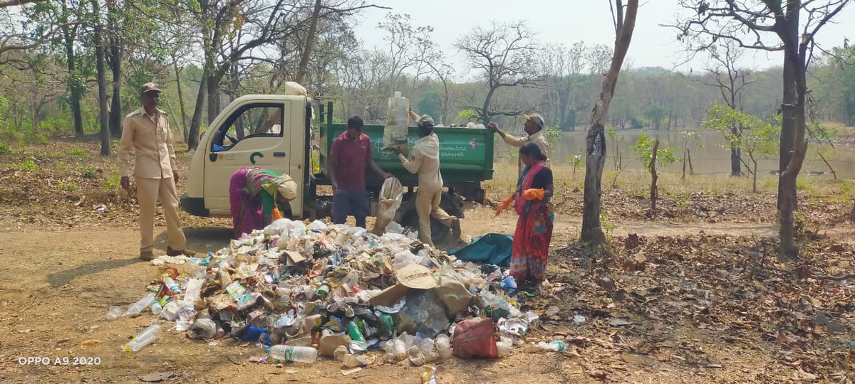 On the ocassion of #internationaldayofforests @DharwadForest conducted #cleanlinessdrive in Banadur forest area with active involvement of civil society @aranya_kfd @varthabhavan @DC_Dharwad @HdmcHubliDwd @ZPDharwad Kindly don't leave behind any unattended waste