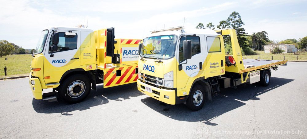 QLDTrafficMetro's tweet photo. Towing now on scene in #UpperMtGravatt on the Pacific Mwy at exit 11.
#bnetraffic https://t.co/Nl9SZgn8or