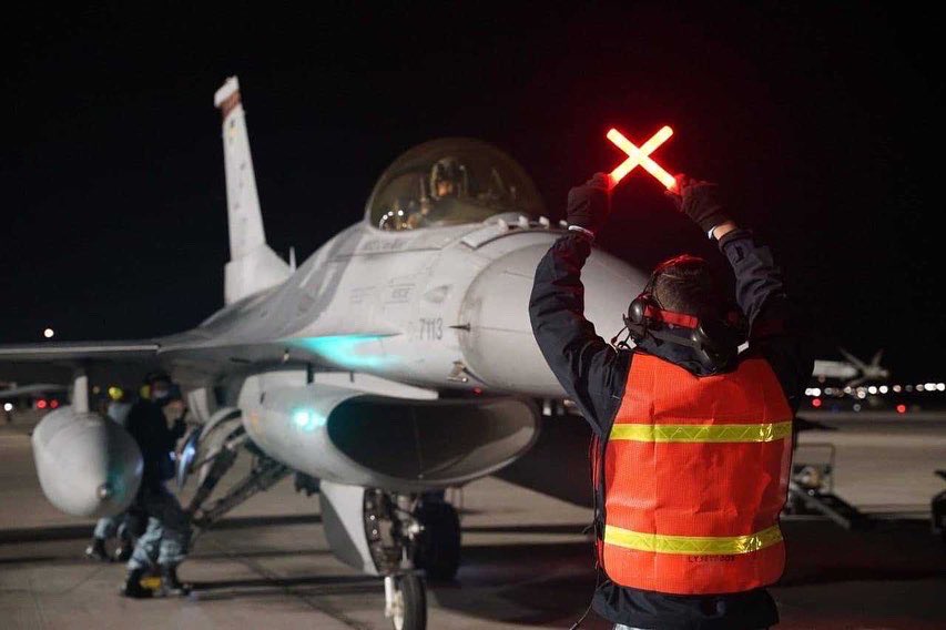 TheRSAF's tweet photo. Congrats to our airmen and women from the PC II Detachment for winning the “Outstanding Air Maintenance Unit” award at Exercise Red Flag – Nellis!

Read more: https://t.co/d2FHcVtLC6 https://t.co/il7Y7kDFWa