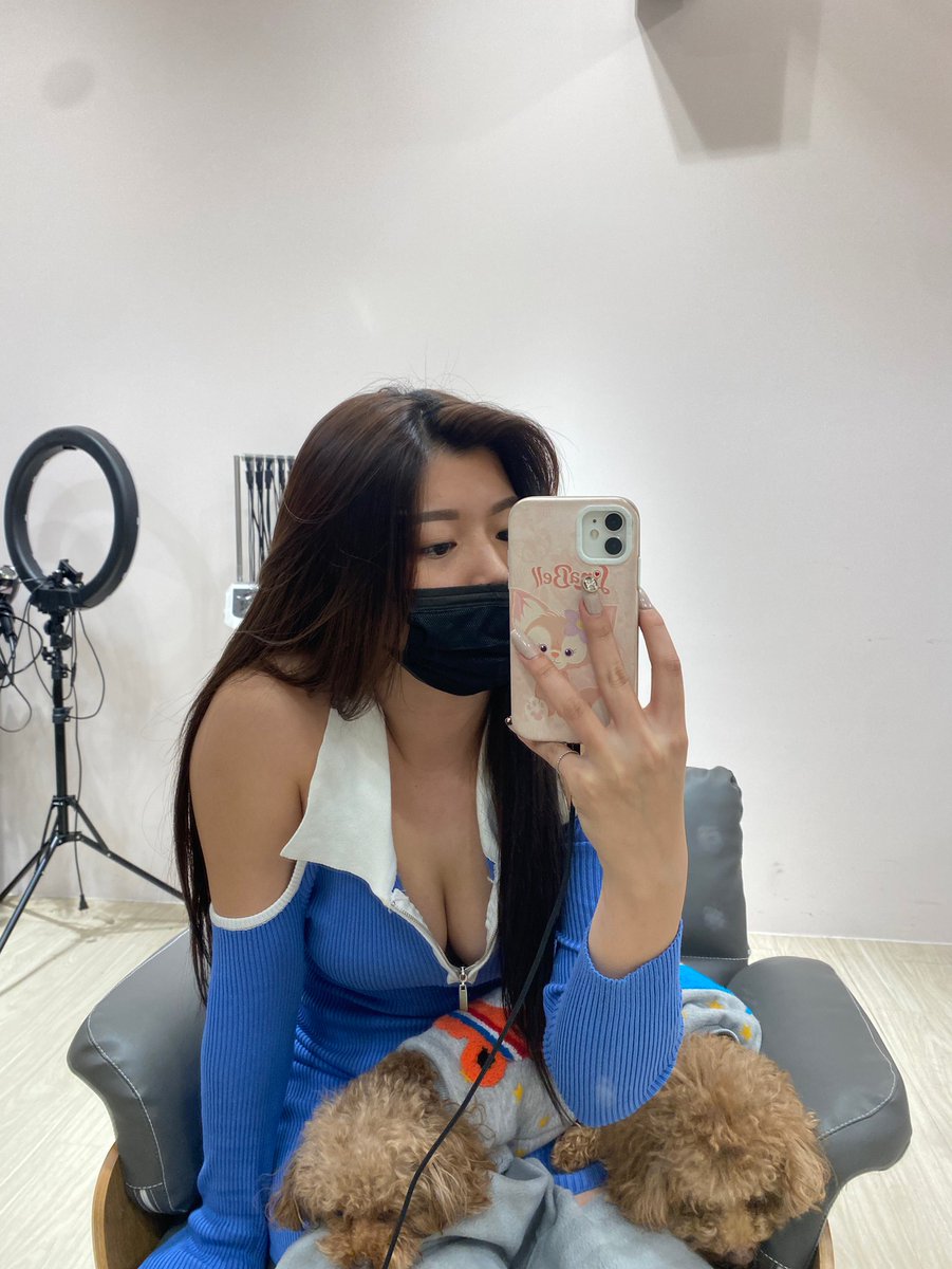 用頭髮還有狗狗陪❤️

#私拍 #約拍 #團拍 #外拍 #棚拍 #旅拍 #自拍 #模特兒 #攝影 #日常 #可鹽可甜 #小姐姐 #性感 #媚魔 #小惡魔 #藍色 #JVID #比賽