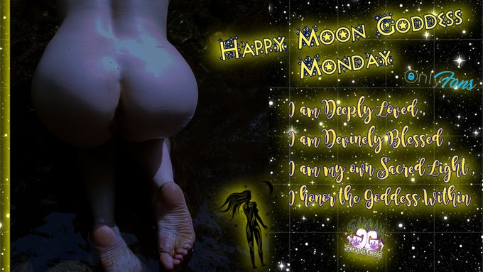🌛🌟H̾a̾p̾p̾y̾ ̾M̾o̾o̾n̾ ̾G̾o̾d̾d̾e̾s̾s̾ ̾M̾o̾n̾d̾a̾y̾🌟🌜 Today I am remembering this mantra.   🌟I am Deeply