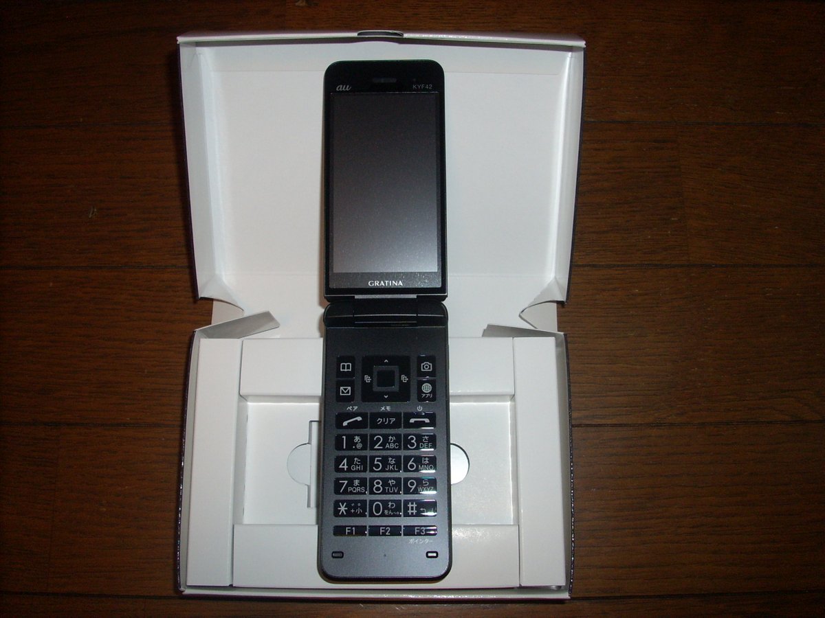 SimpsonmanJ's tweet photo. #au
#3G停波
まあ、そういうわけで「auショップ等で4G以降の機種に変更頂くか2月28日までに申込書類を弊社まで」ってことで、郵送申込の無償セットの中から一番無難そうなのを選んだ結果がコレ。
今までのW53Sからいえば「使う喜び」的な要素とは無縁だけど、使えるから良い。
#GRATINA
#ガラケー https://t.co/82CDi9tvJJ