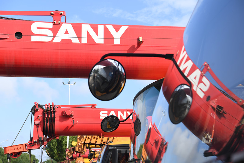 SmartindustryCN's tweet photo. Since 2018 @WEF & @McKinsey have picked 90 #LighthouseFactories around the world as exemplary manufacturers in #digitaltransformation. 🏆
Over a third (31 to be precise) are located in China, like @HeavySany. Its highly-automated piling plant is a #SmartIndustry pioneer.🏗️ https://t.co/pyQvSBb0M6