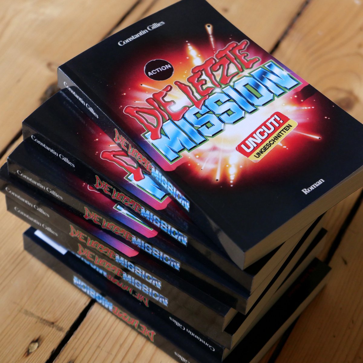 c_gillies's tweet photo. Moin, mein neuer Roman "Die letzte Mission" ist raus. https://t.co/8skKmFnfbG Signierte Exemplare gibts bei mir (16,95 incl. Versand, einfach Nachricht schicken). https://t.co/waeUyS6e1M