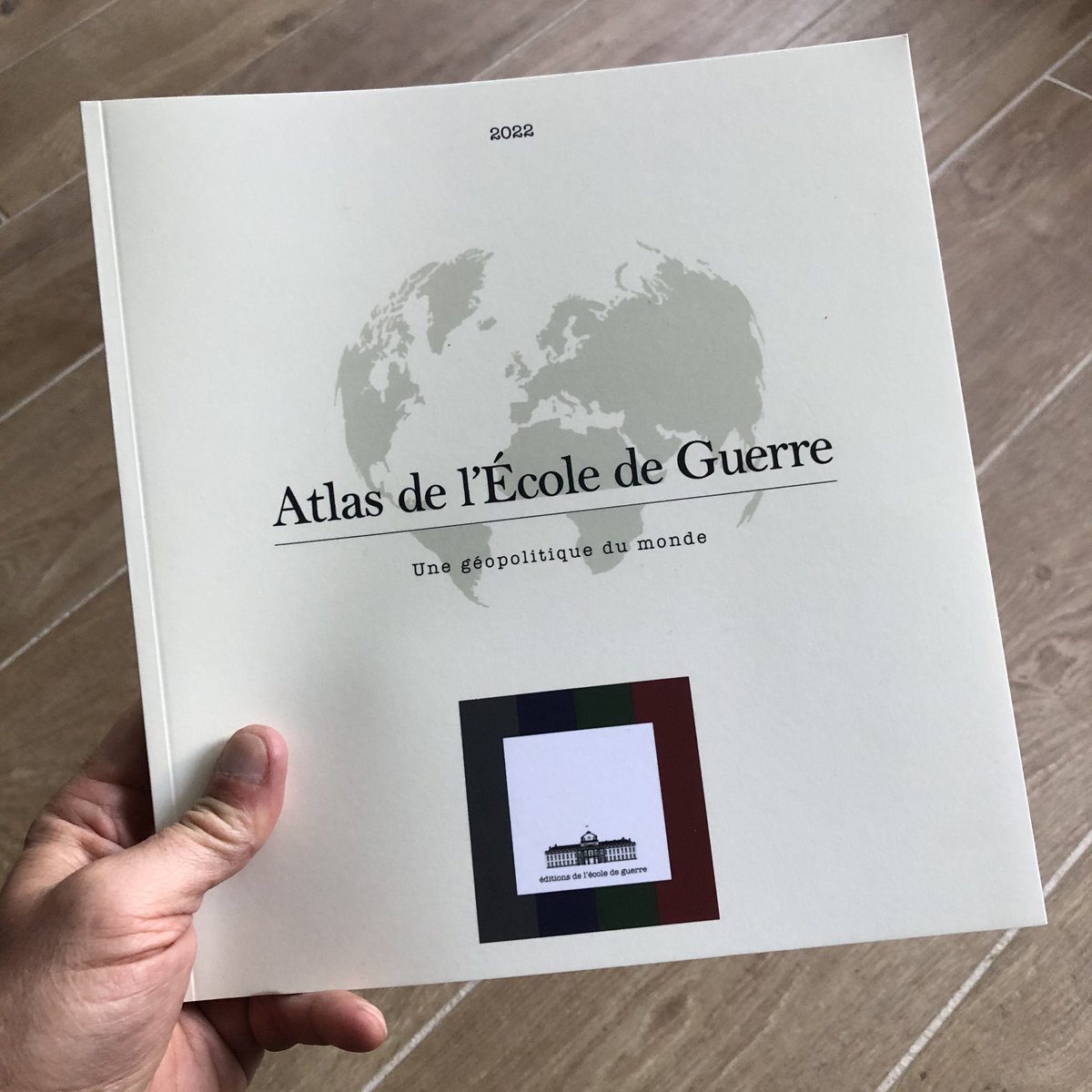 lecartographe's tweet photo. Très heureux d’avoir reçu mon exemplaire de l’#Atlas réalisé pour l’ #EcoleDeGuerre.
« Une géopolitique du monde »
Un gros travail carto qui mériterait déjà une réactualisation de la partie concernant les frontières orientales de l’Europe...
#LeCartographe https://t.co/0pZo7Kpiqg