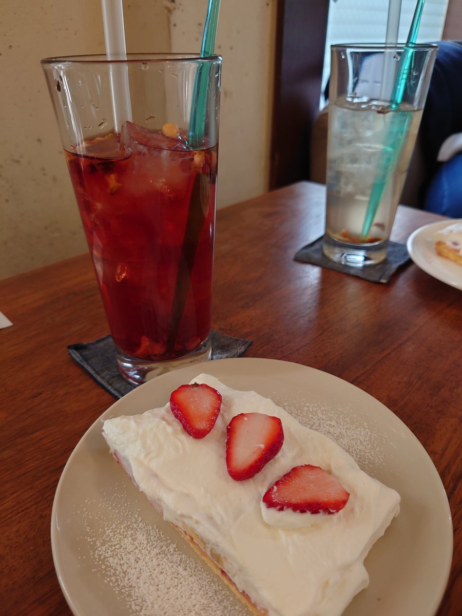 youarinrin's tweet photo. エレカシデビュー日、健さん誕生日おめでとうございます!㊗️ #Kaoris https://t.co/plT2KkjY4s
