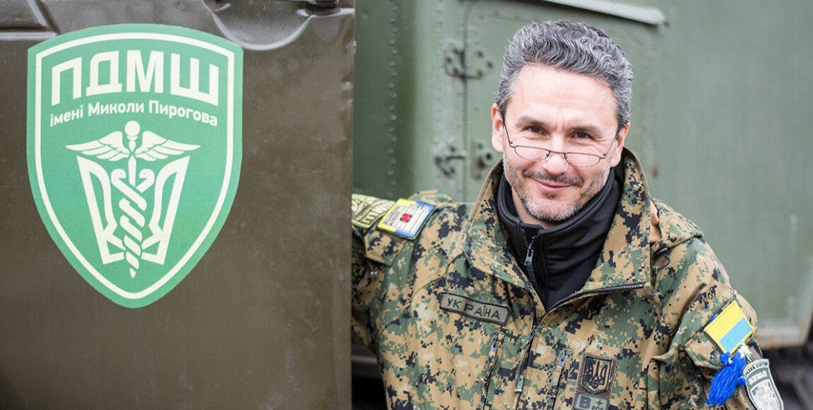 Прошу максимальный репост для ОБНАРУЖЕНИЯ этой твари😡 Это Геннадий Друзенко. Сейчас возглавляет каких то там "парамедиков". Предлагает кастрировать раненых российских бойцов и обзывает их тараканами. Эту тварь надо найти.