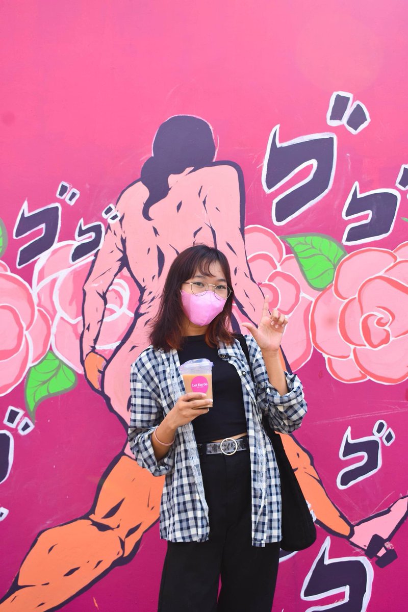 leteatgoph's tweet photo. Lavarn! 💖☕️
“Whatever life throws at you, even if it hurts you, just be strong and fight through it. Remember, strong walls shake but never collapse.”
📸: Raine Sy
🔗: https://t.co/hpTsY2fzIM
#LetEatGoFeatures
#IcedCoffee #BrewedGoodies
#LetEatGo https://t.co/TmWyYVjLDQ