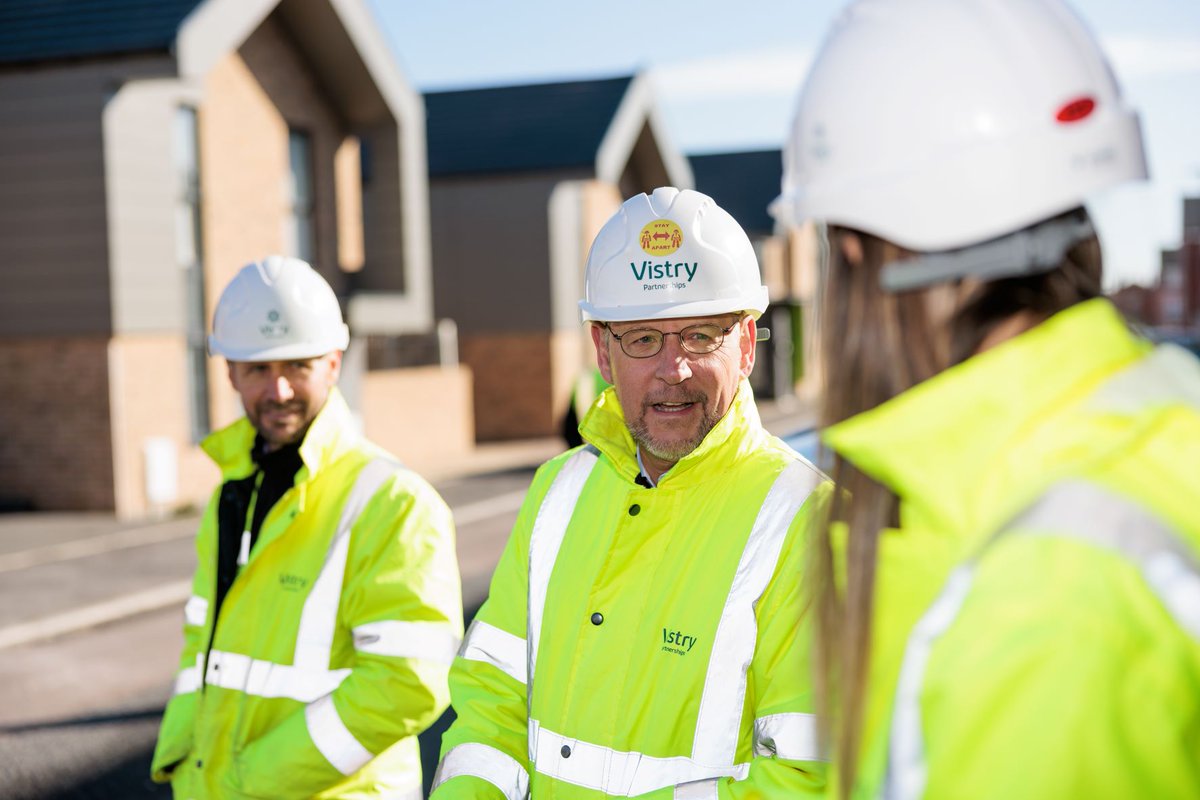 _J_Warrington's tweet photo. Last week our CEO, @stephen_teagle visited our @VistryNW site, Edge Lane in #Liverpool and met with the MD of Torus - Great to show off one of the brilliant developments we are working on at Vistry Partnerships! #Ichoosepartnerships https://t.co/xMPnOtAGlY