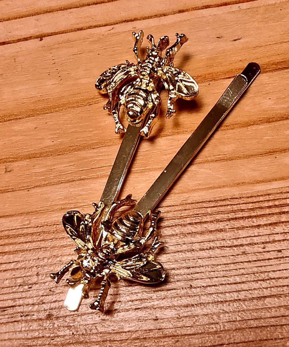 MrsBonnieSteel's tweet photo. #Bee hair clips for day 1 of the Bee Adventure in Year 3 & 4 today in @PockPrep π I hope you've got the #Chocolate @Lizziewillk π #performingarts #musicaltheatre #BeeMusical π https://t.co/Lh2UawExRY